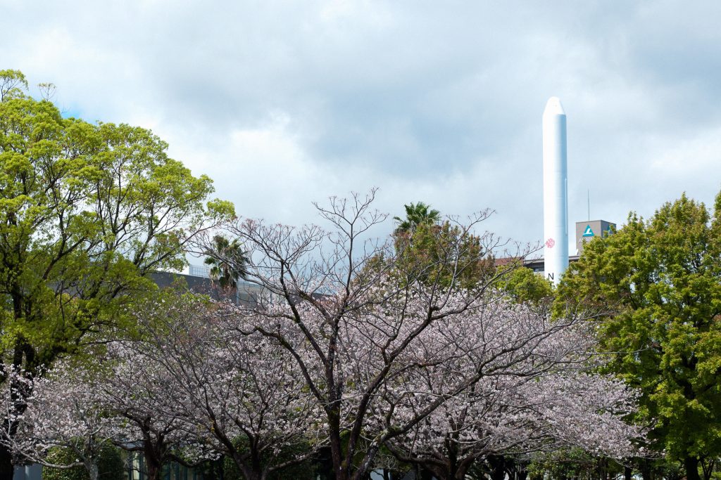 宮崎市中央公園とロケットのイメージ