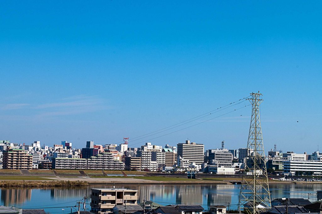 宮崎市の大淀川の鉄塔のイメージ